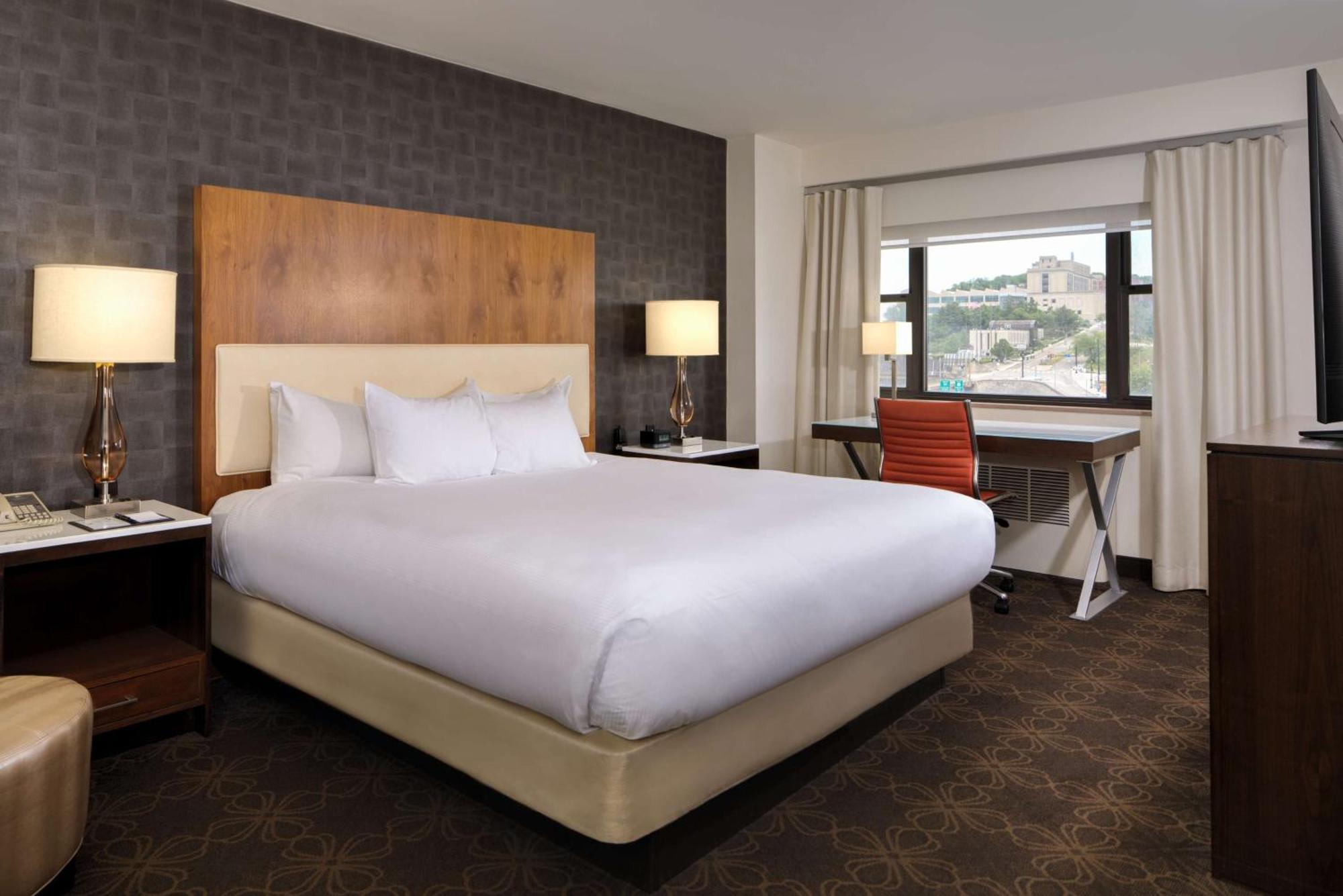 Doubletree By Hilton Hotel & Suites Pittsburgh Downtown Εξωτερικό φωτογραφία