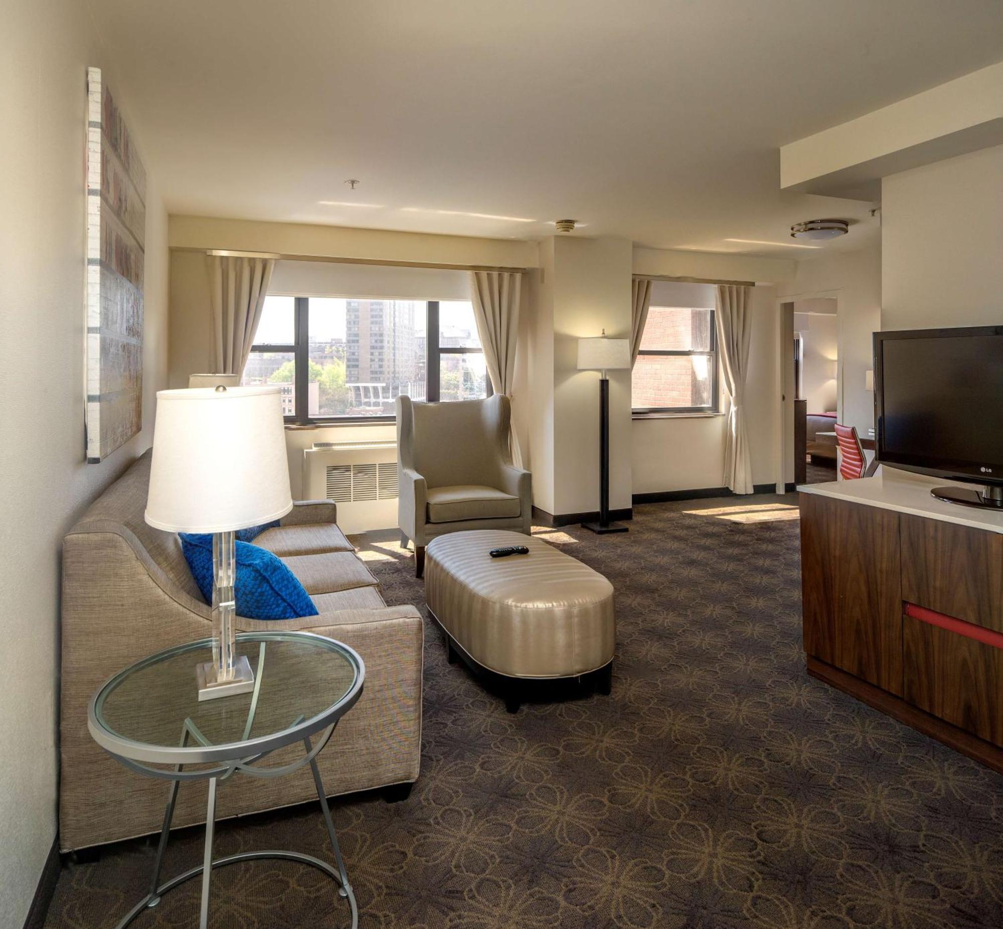 Doubletree By Hilton Hotel & Suites Pittsburgh Downtown Εξωτερικό φωτογραφία